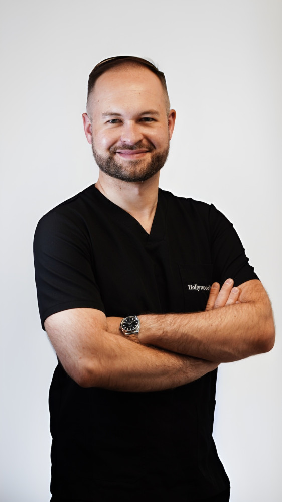 Hollywood Smile - zespół - Dr n. med. Adrian Gnatek
